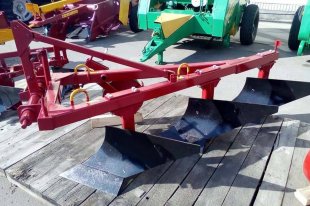 Плуг трехкорпусный Л-108